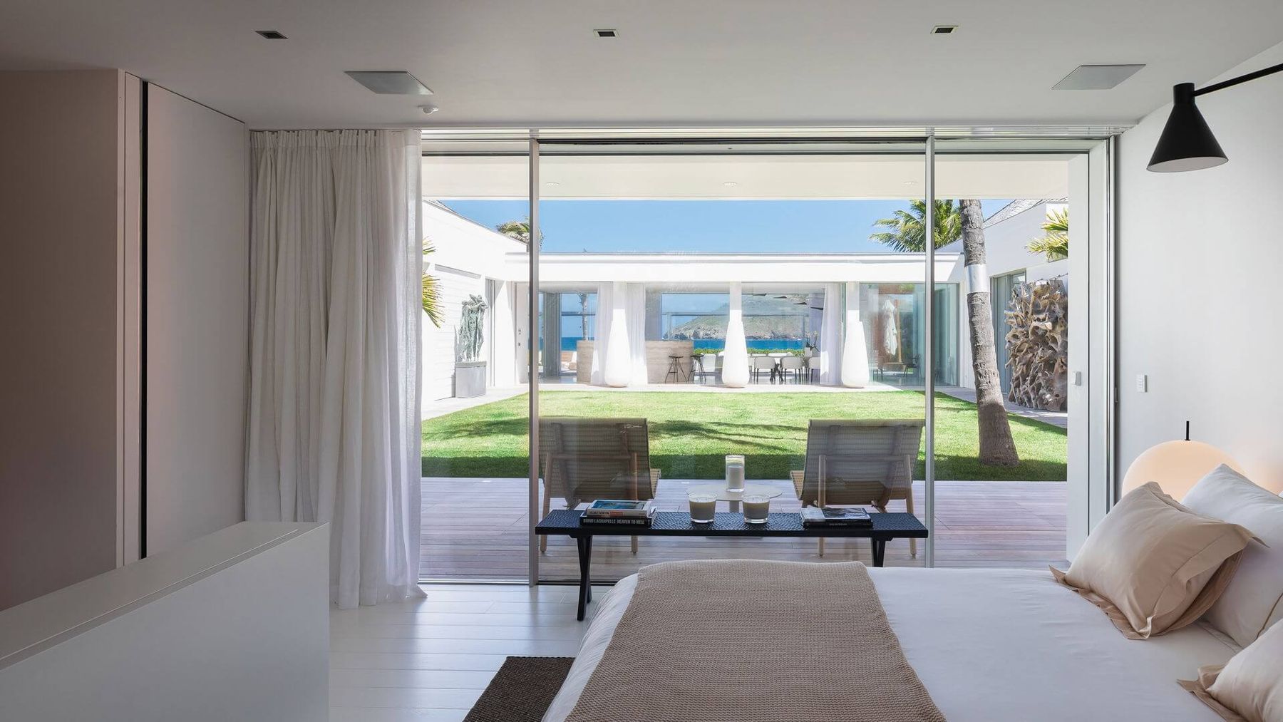 Ana Flamands villa photo.