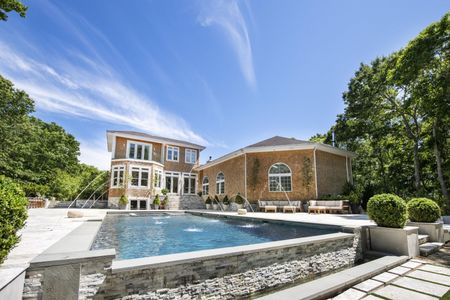 Southampton Extraordinary villa photo.