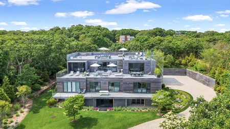 Modern Montauk Estate villa photo.