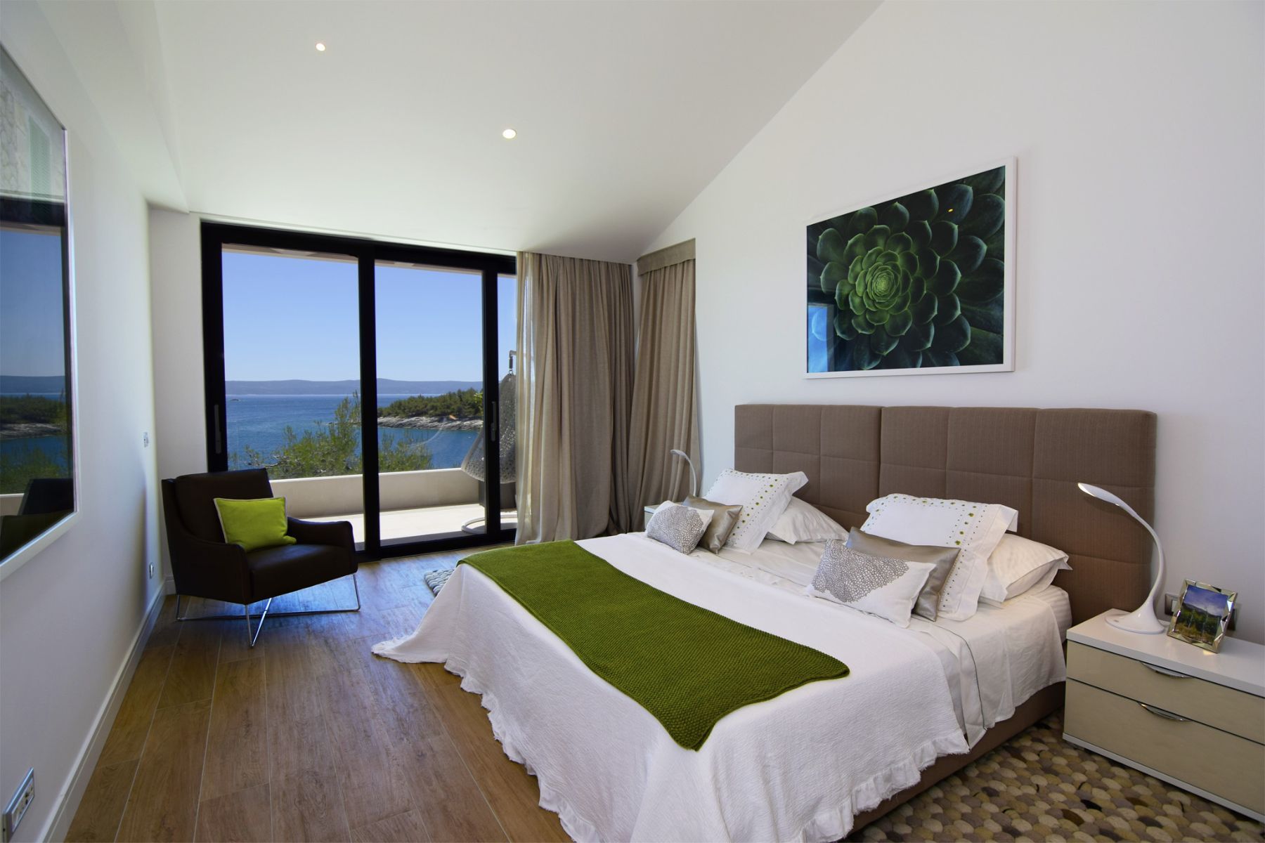 Silvery Moon villa photo.