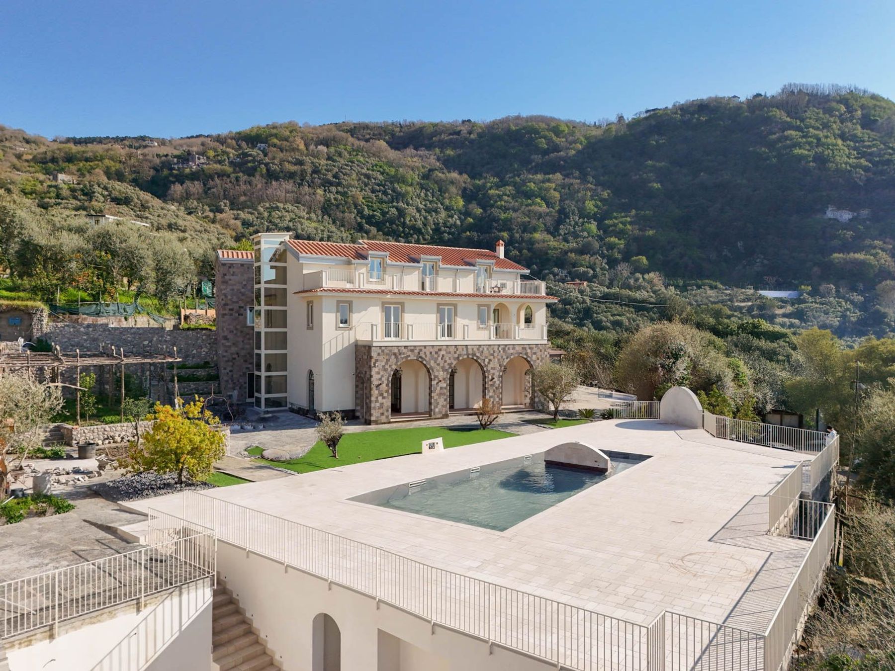 Realma villa photo.