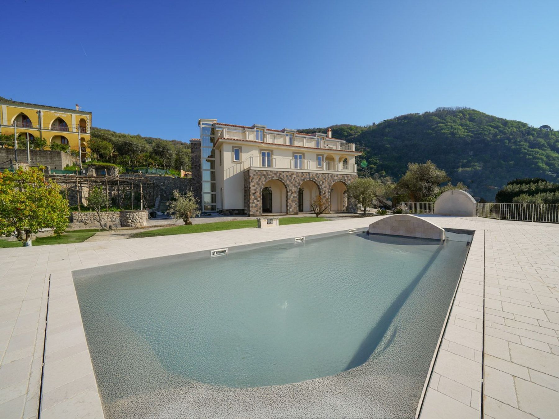 Realma villa photo.