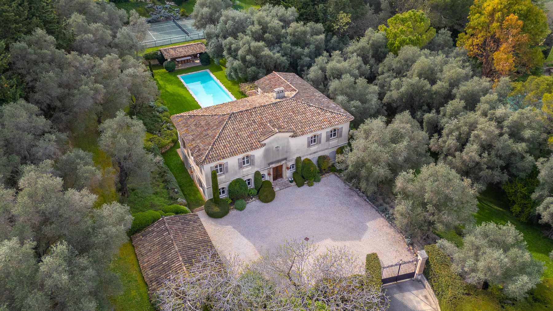 Mougins Manoir villa photo.