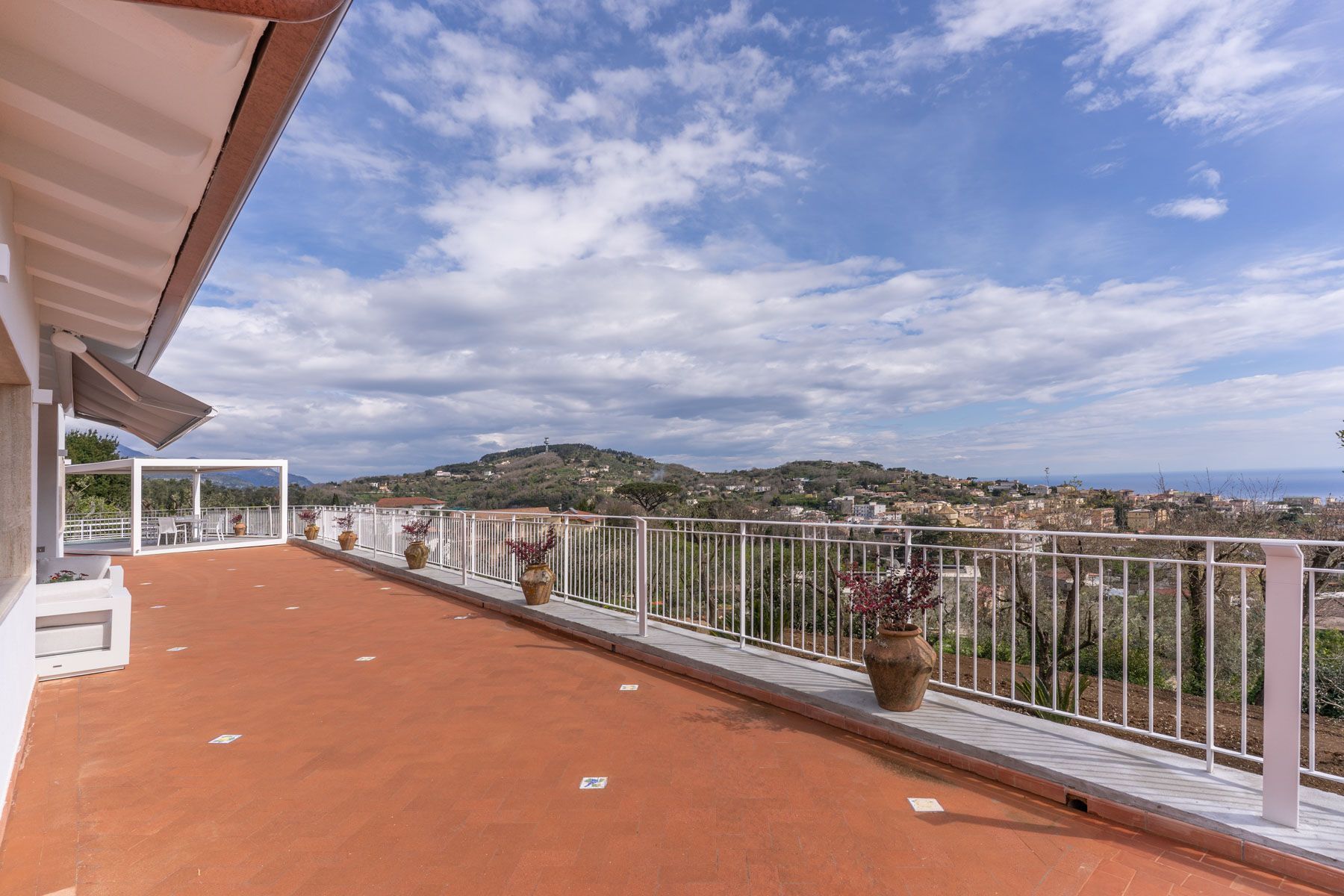 Megamare villa photo.