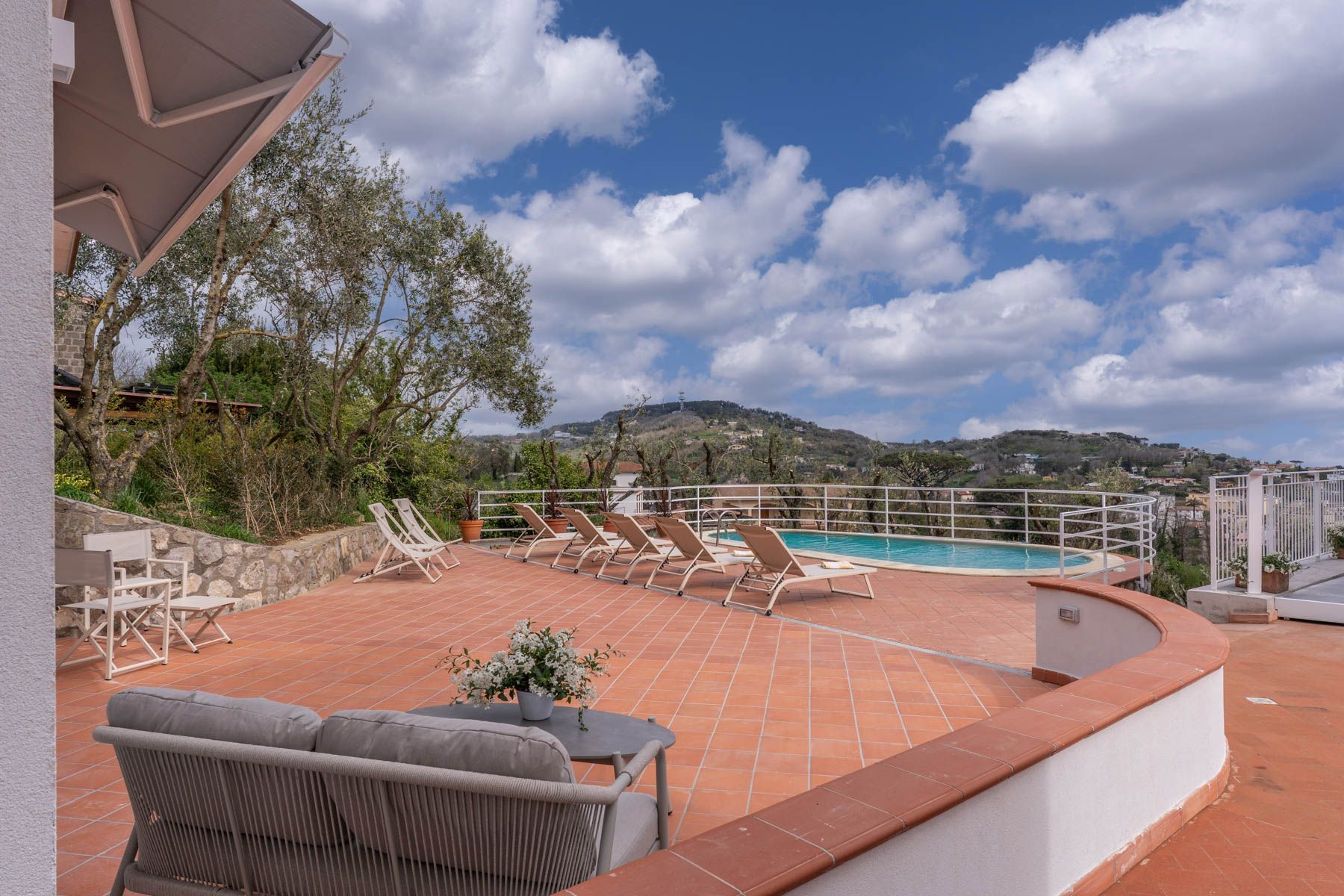 Megamare villa photo.