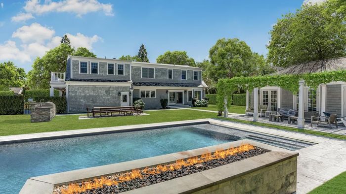 The Hampton Grand villa photo.