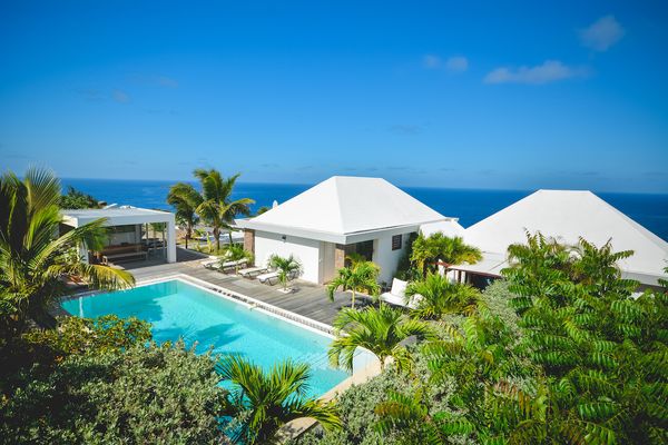 Regatta Villa sits on Pointe Milou overlooking the Caribbean