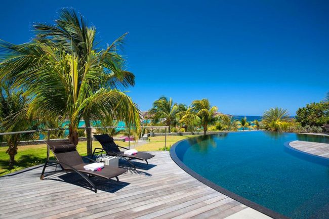 Silver Rainbow Villa looks out into Petit Cul De Sac