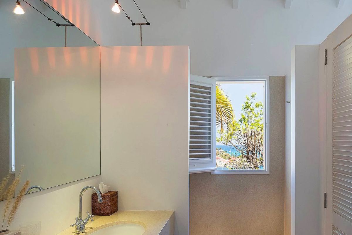 En suite bathroom