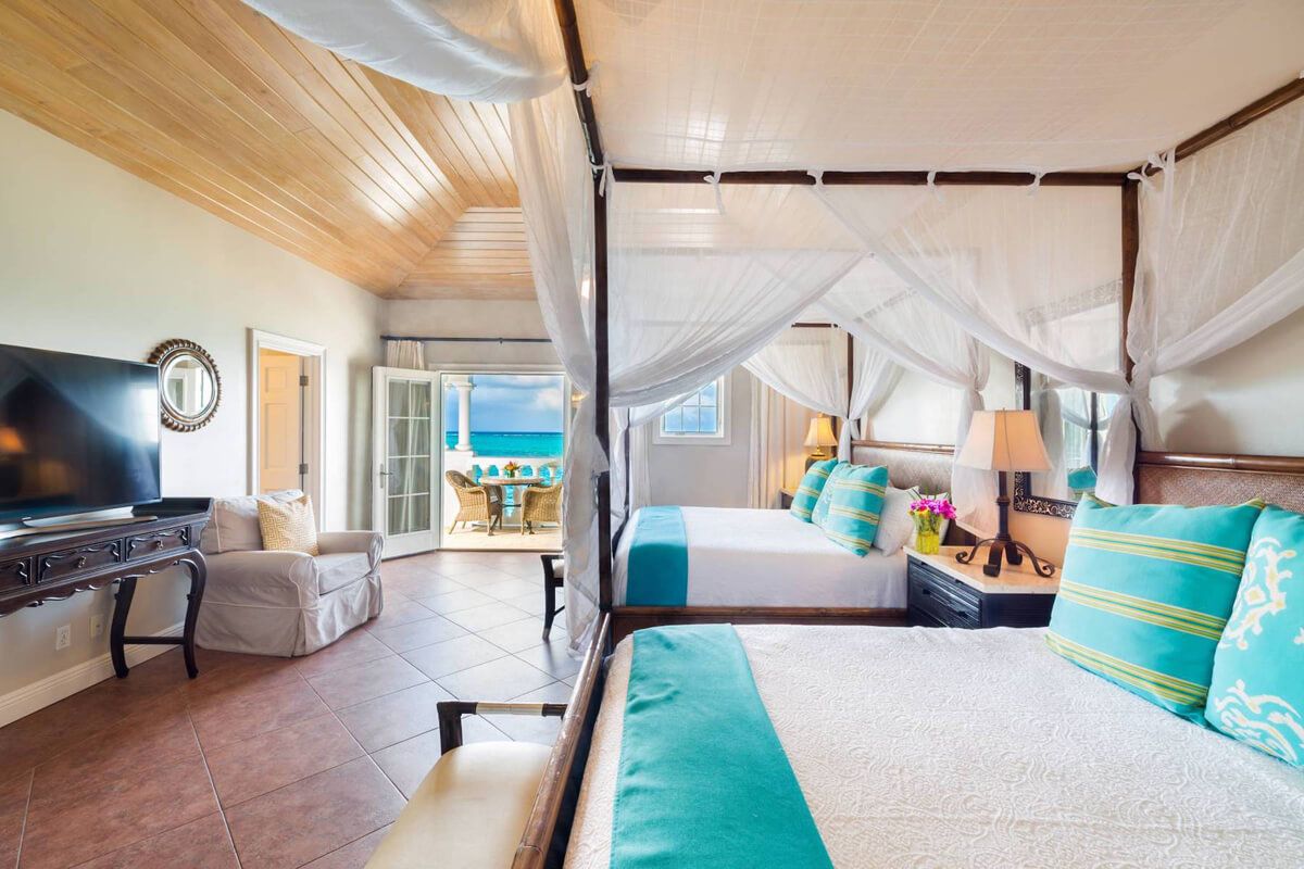 Double bedded guest suite with patio access