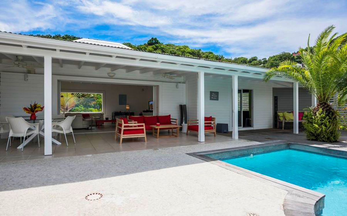 Covered pool patio