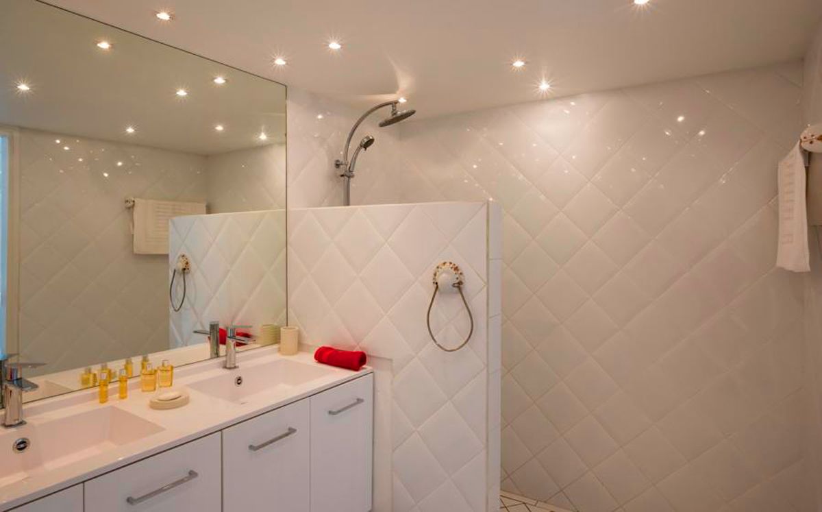 En suite bathroom
