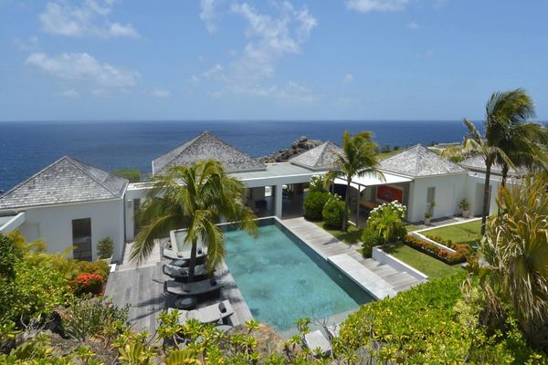 Tropical ambiance surrounds Casa del Mar Villa