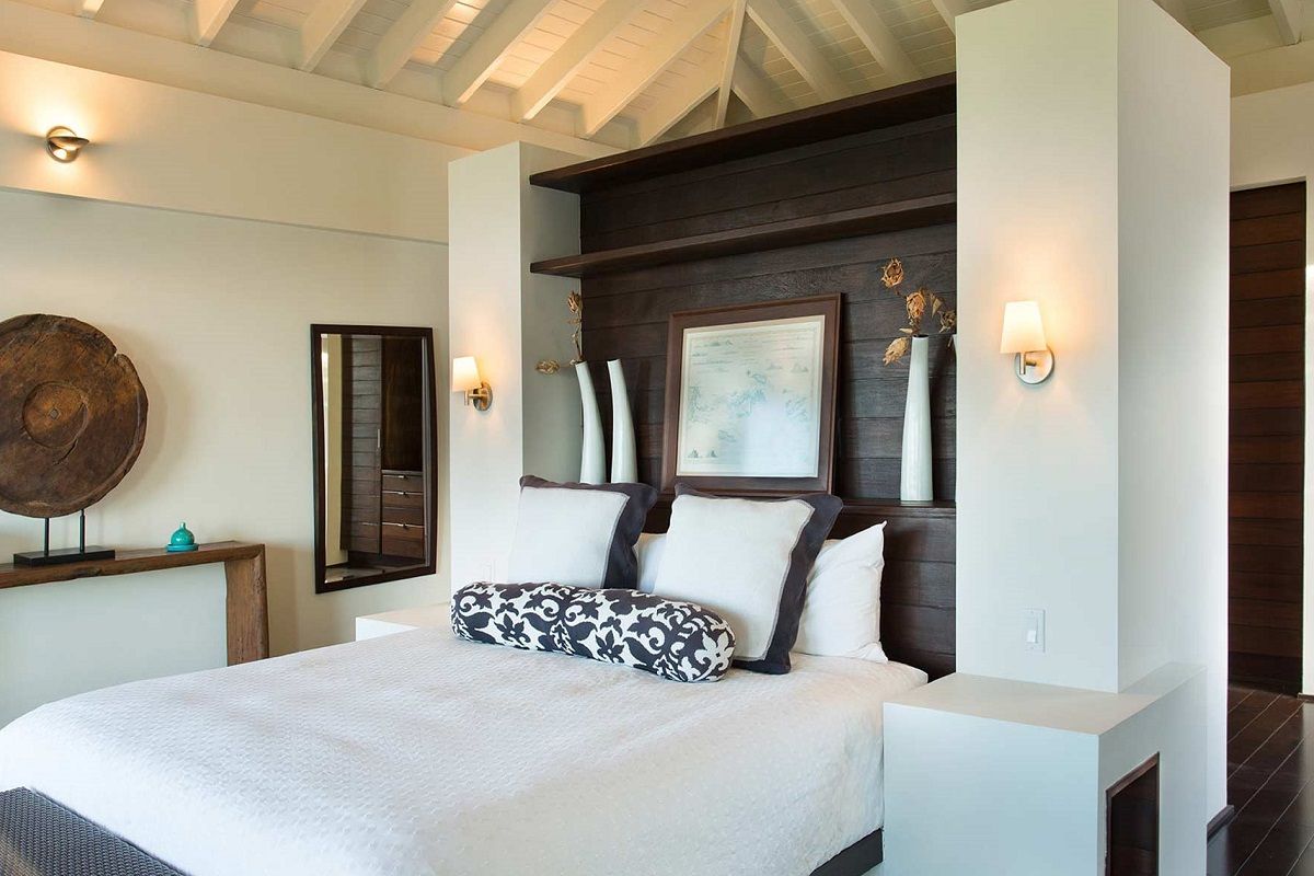 Upper level bedroom suite