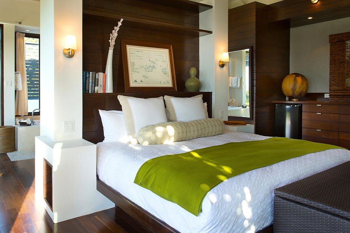 Upper level bedroom suite
