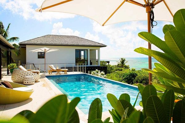 Anani Villa Kamique is one of three villas on Kamique Estate, situated directly on the Caribbean Sea