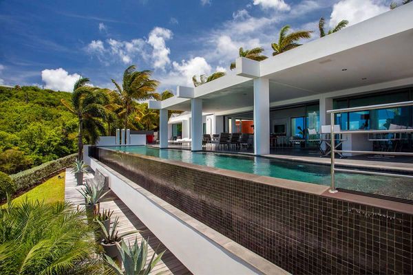 The beautiful pool and tropical landscaping at Nirvana Villa