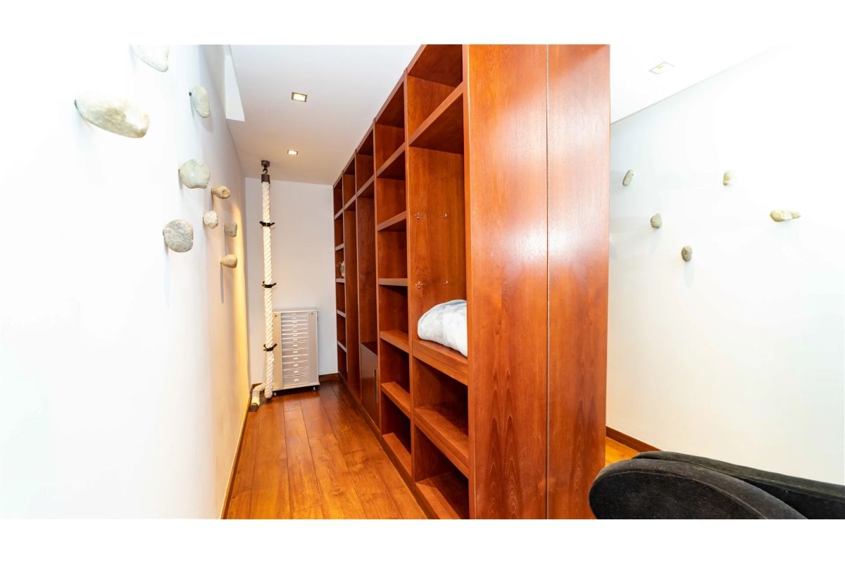 Closet are in bedroom five