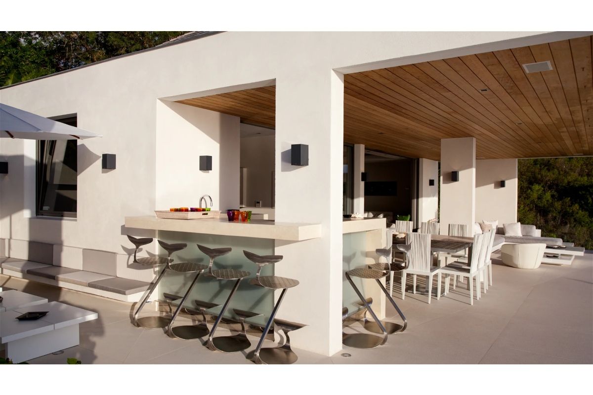 Outdoor bar