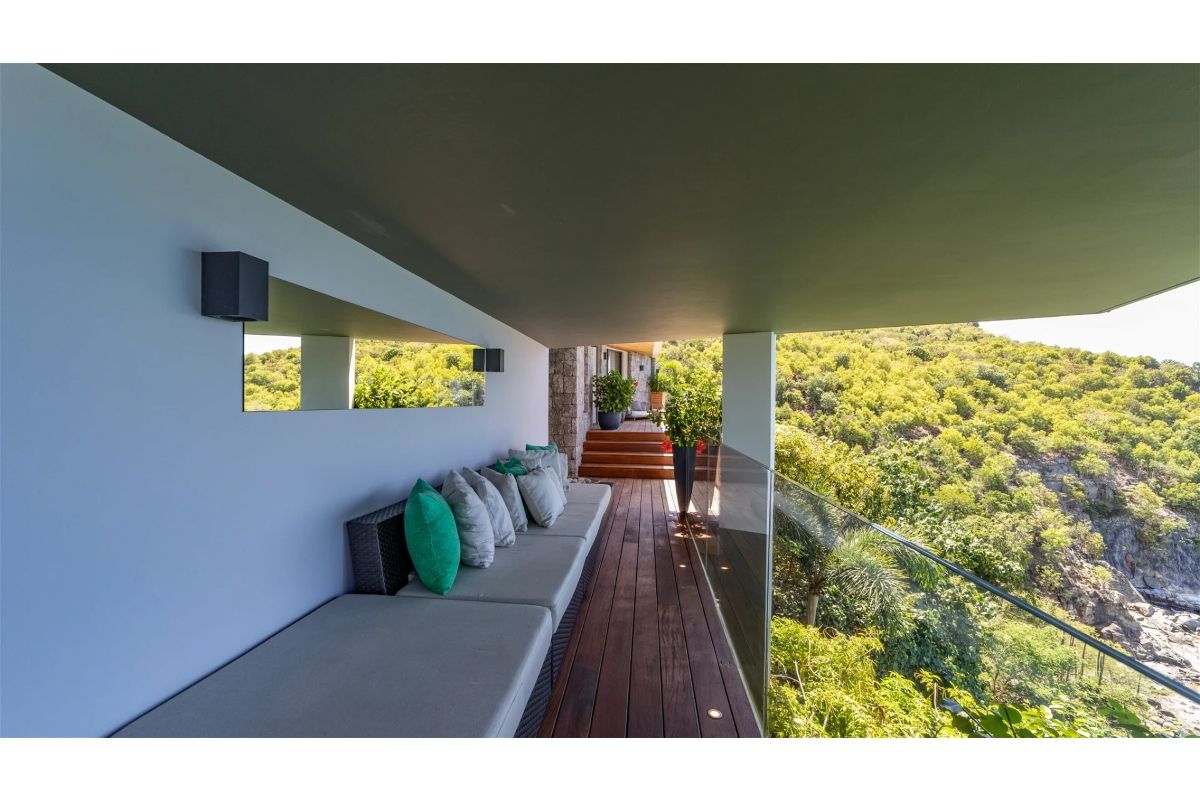 Breezeway sitting area