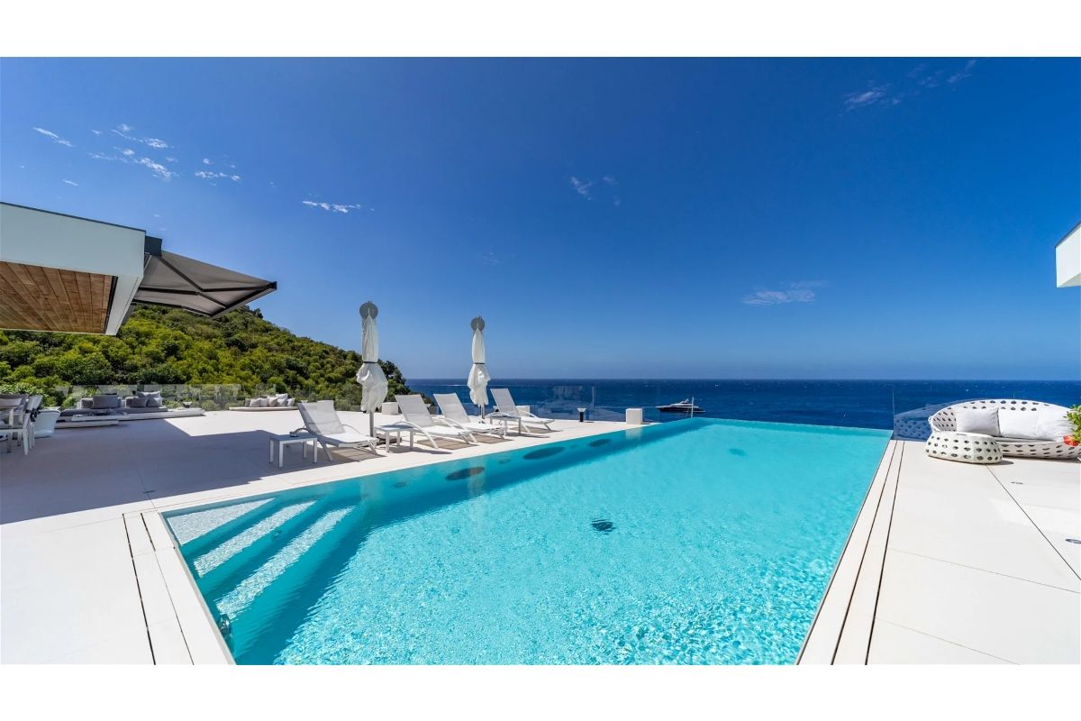Pool area