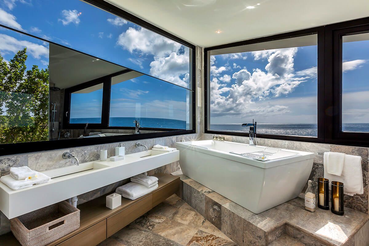 En suite bathroom with a bathtub