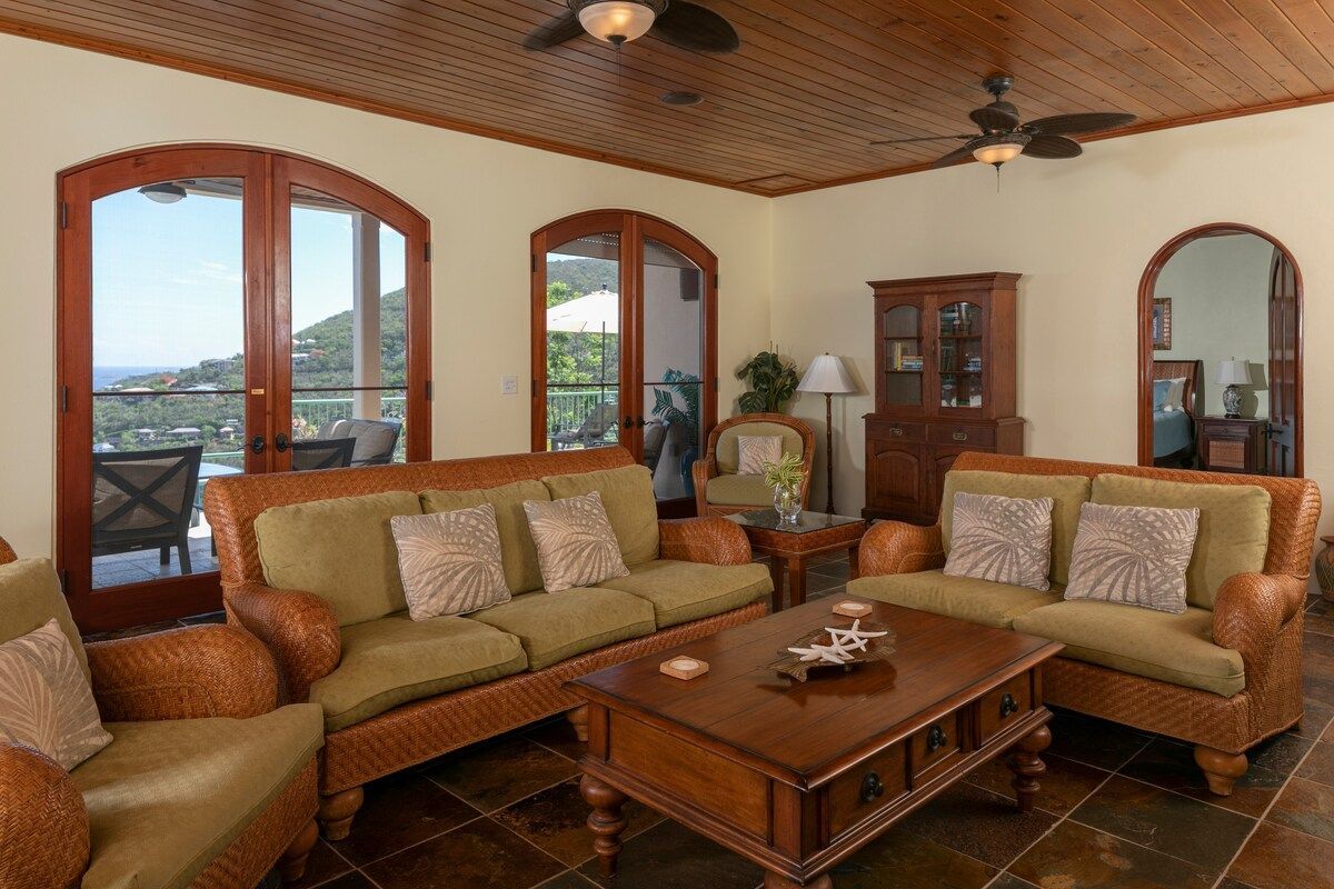 Croix Vista Villa villa photo.