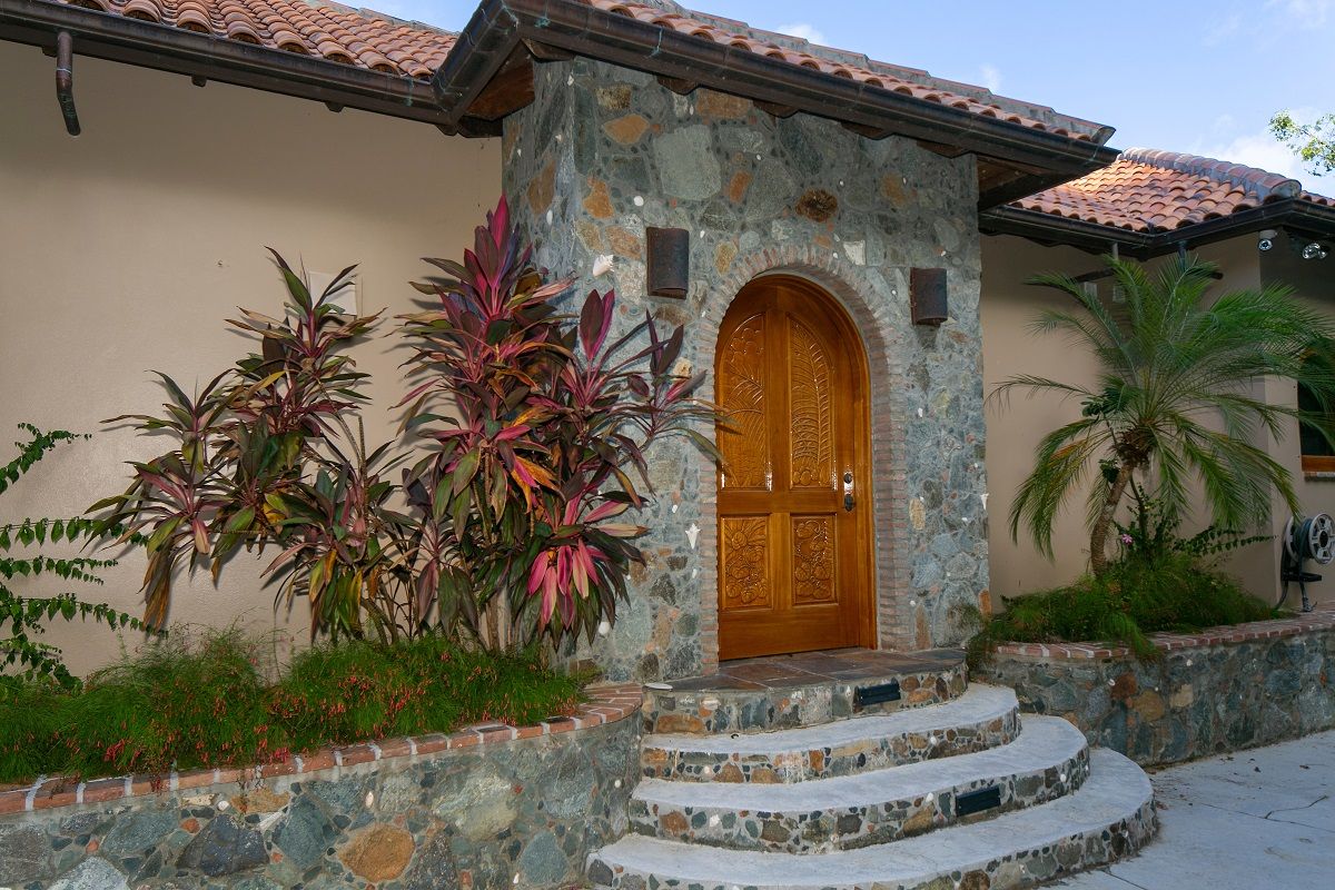Villa doorway entry