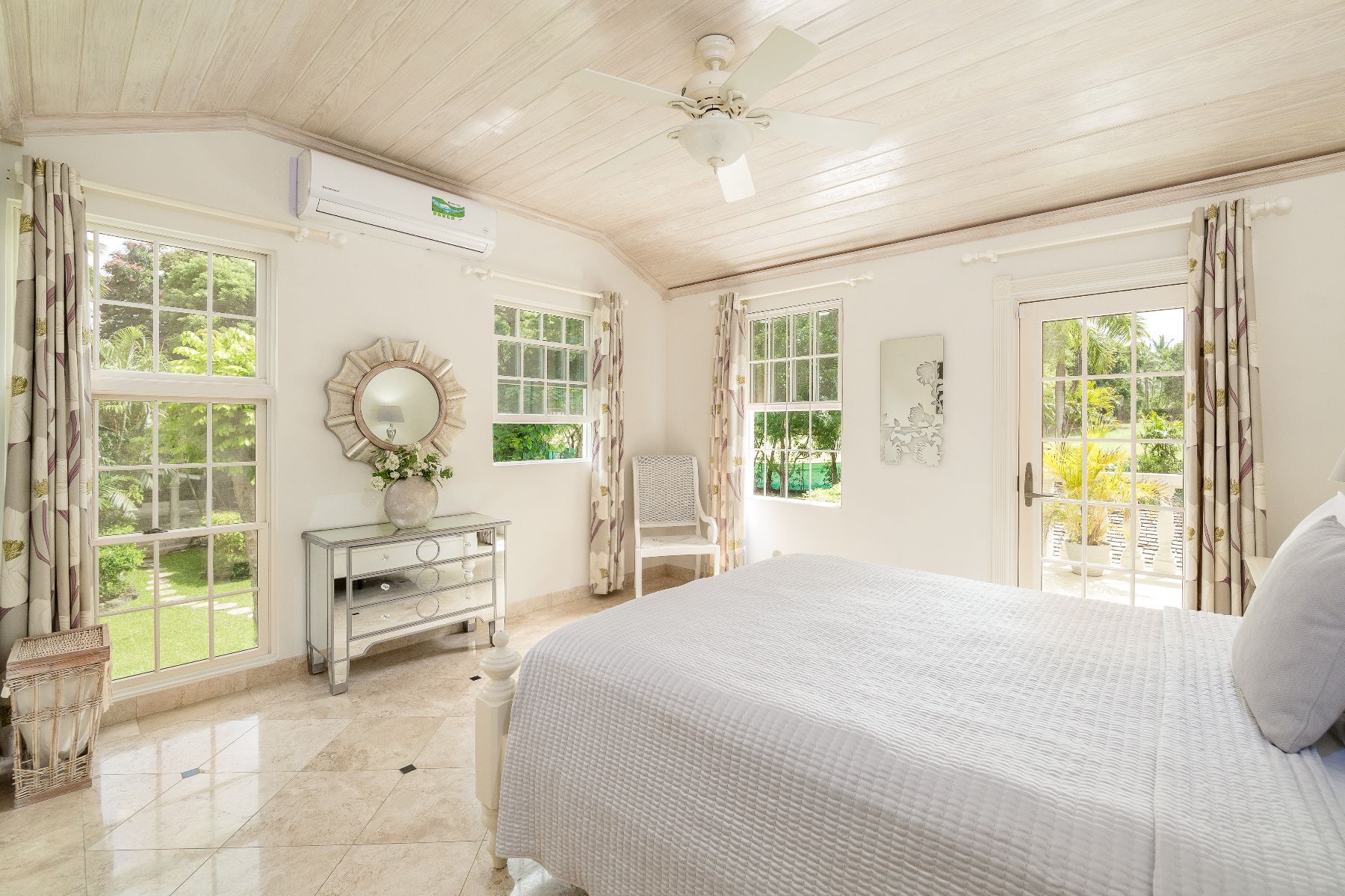 Amberley House villa photo.