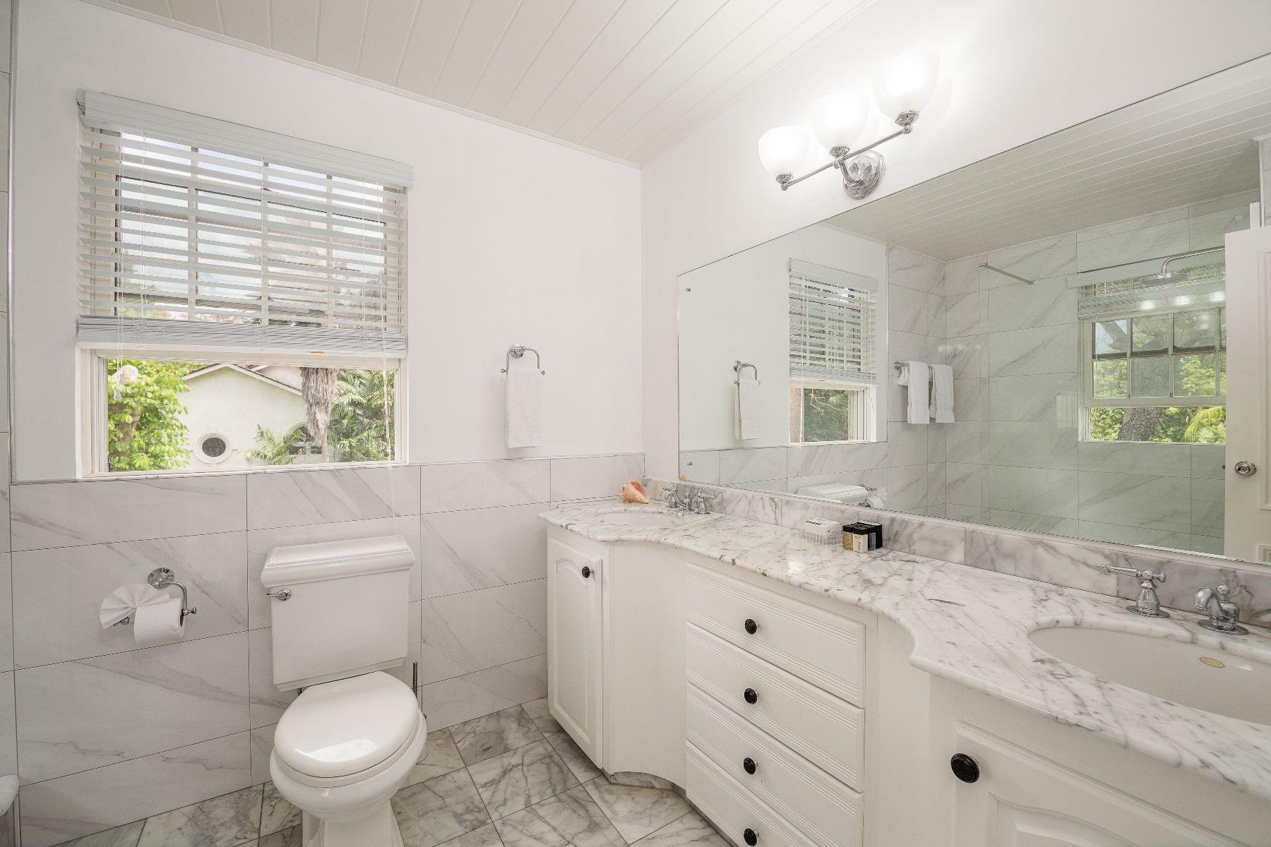 Amberley House villa photo.