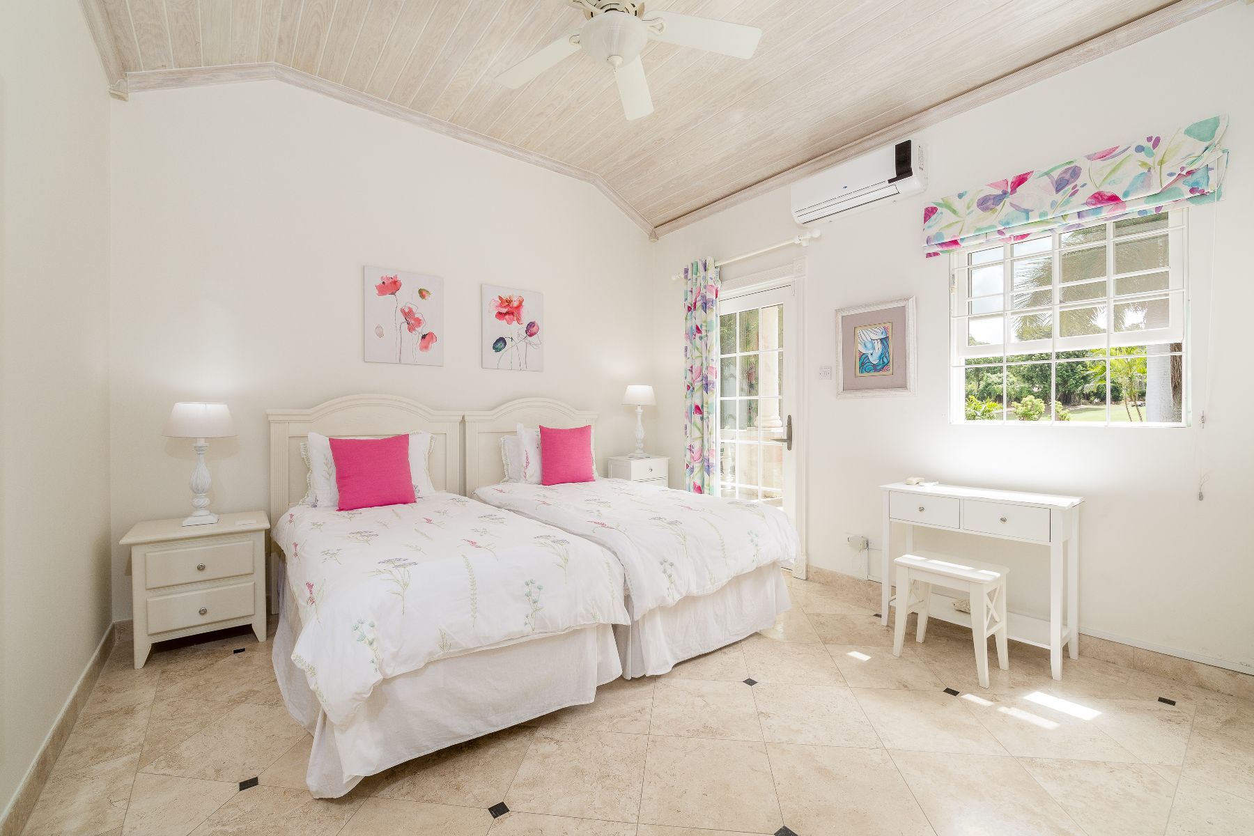 Amberley House villa photo.