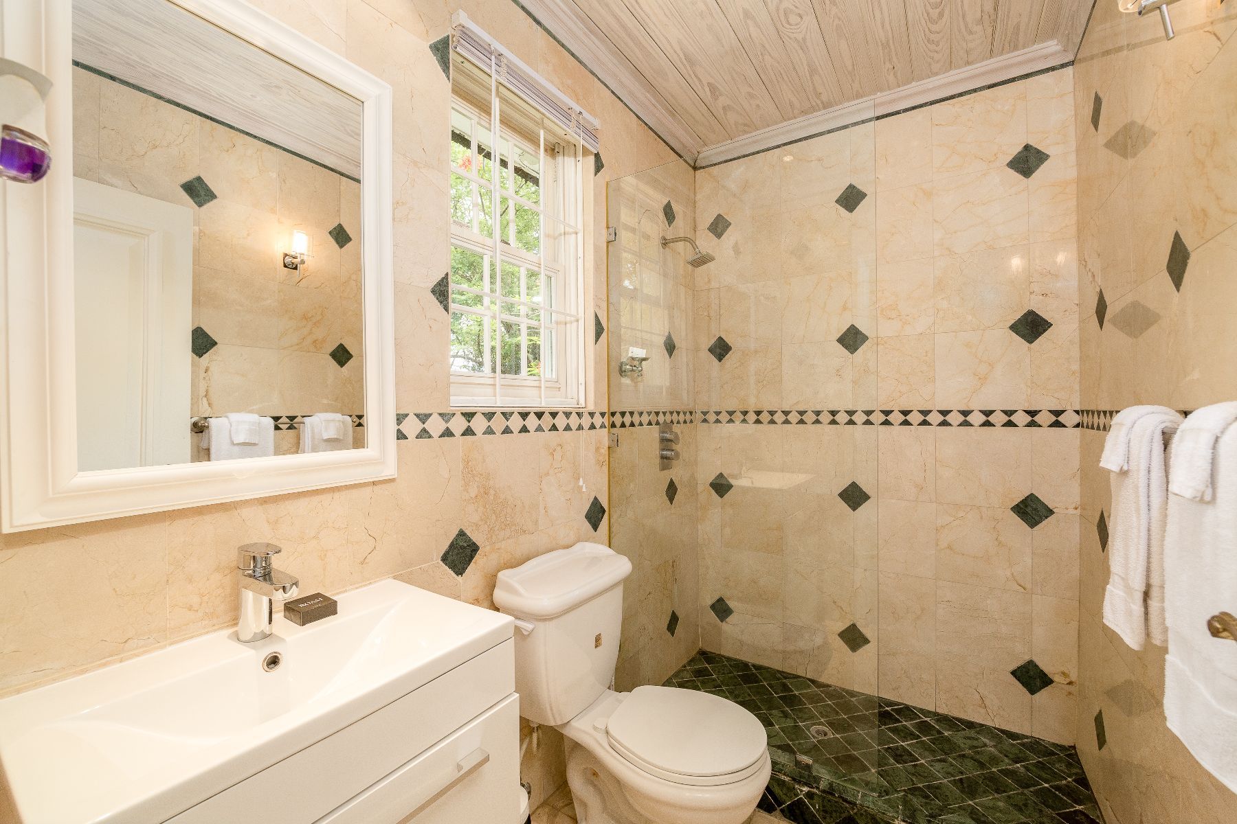Amberley House villa photo.