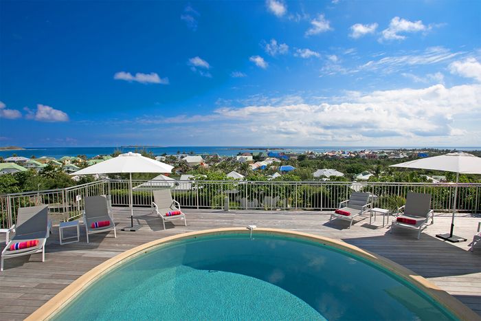 Ocean View sits on a neighborhood hillside overlooking Orient Bay and to Tintamarre and St. Barth