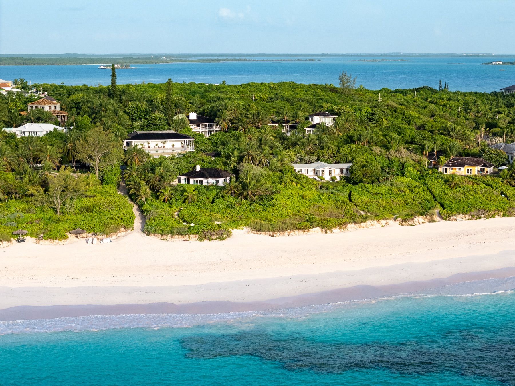 Three Bees at Harbour Island villa photo.