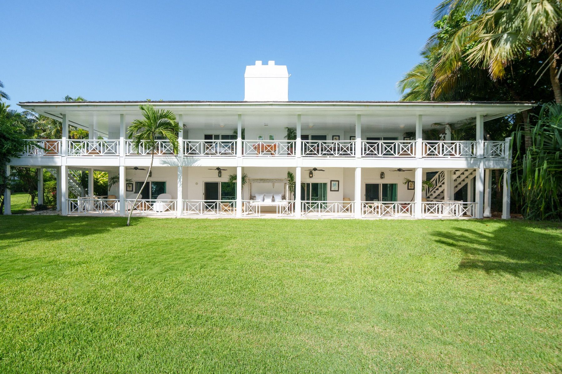 Three Bees at Harbour Island villa photo.