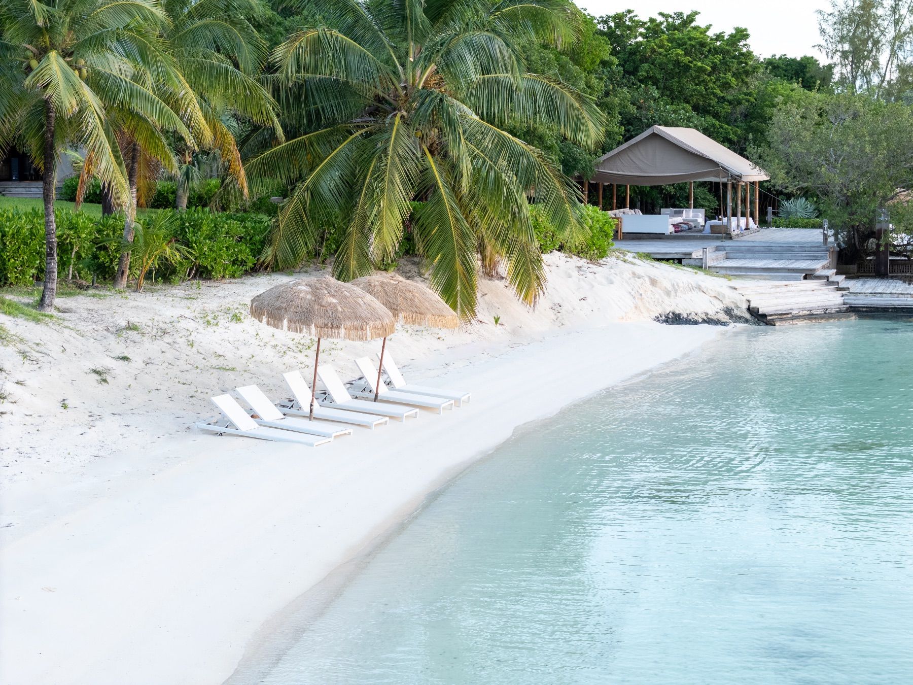 Three Bees at Harbour Island villa photo.