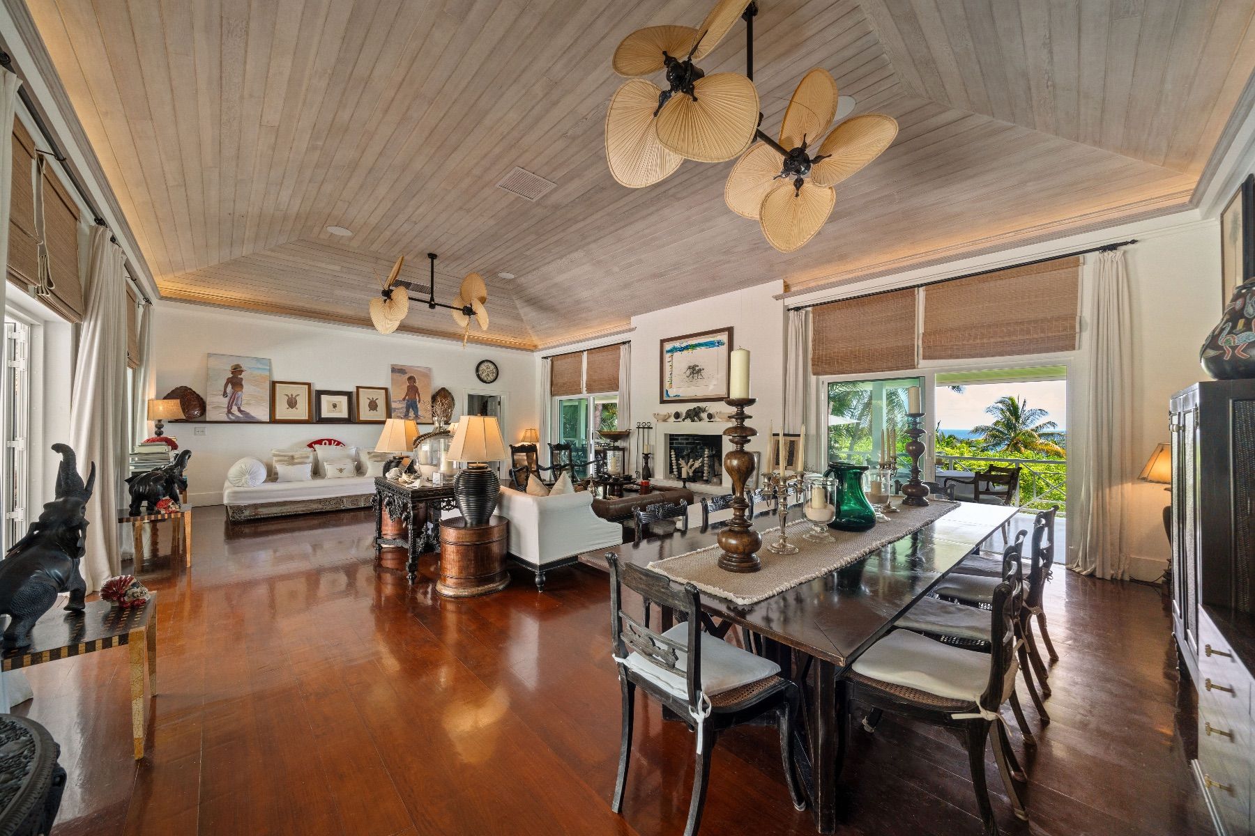 Three Bees at Harbour Island villa photo.
