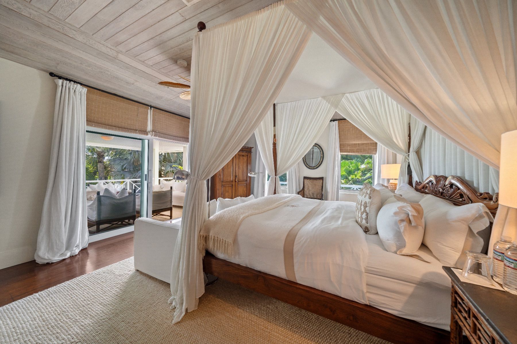 Three Bees at Harbour Island villa photo.