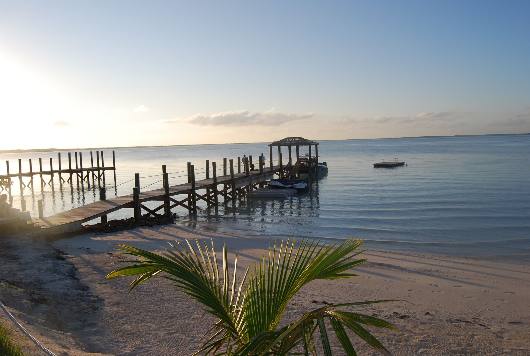 Three Bees at Harbour Island villa photo.