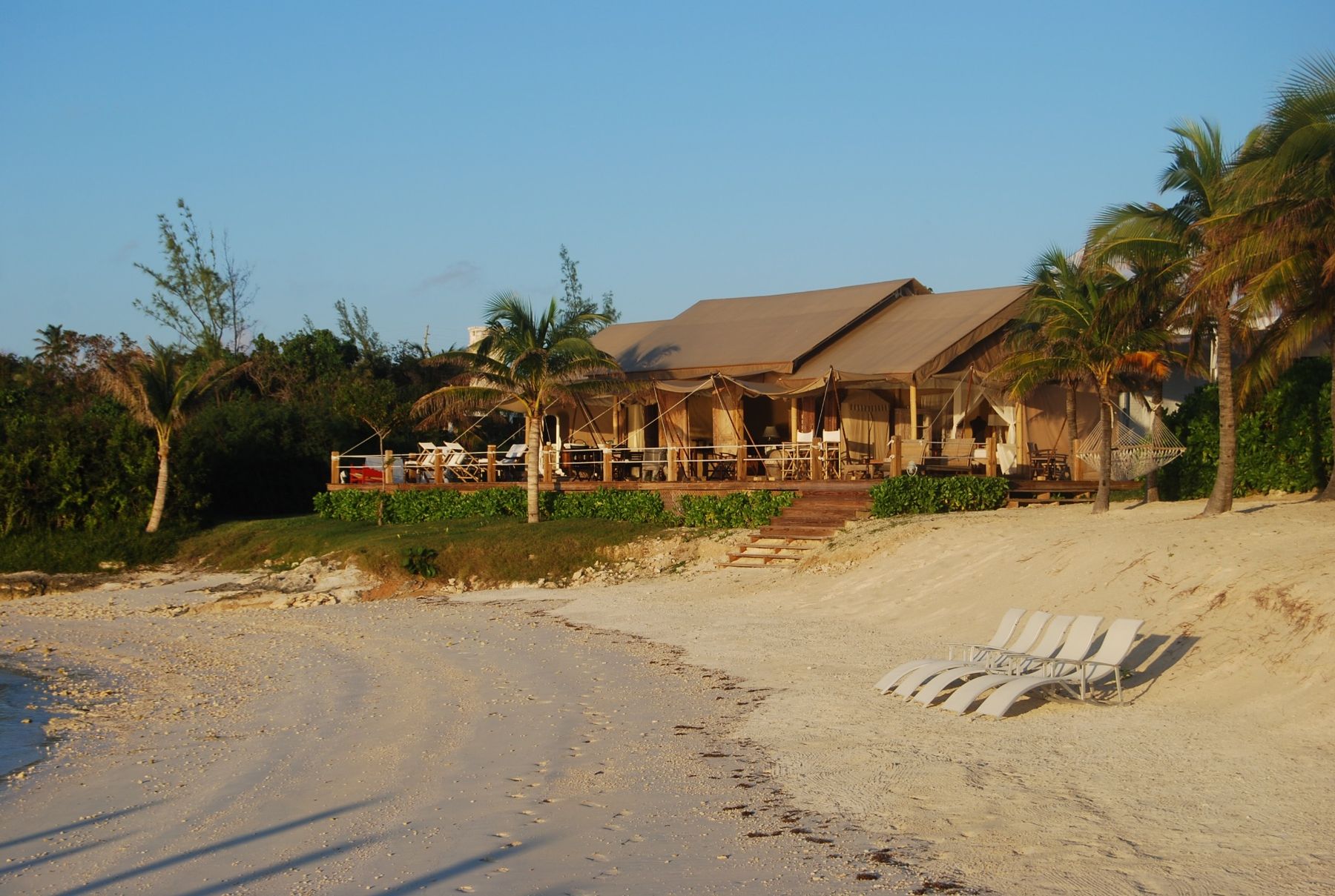 Three Bees at Harbour Island villa photo.