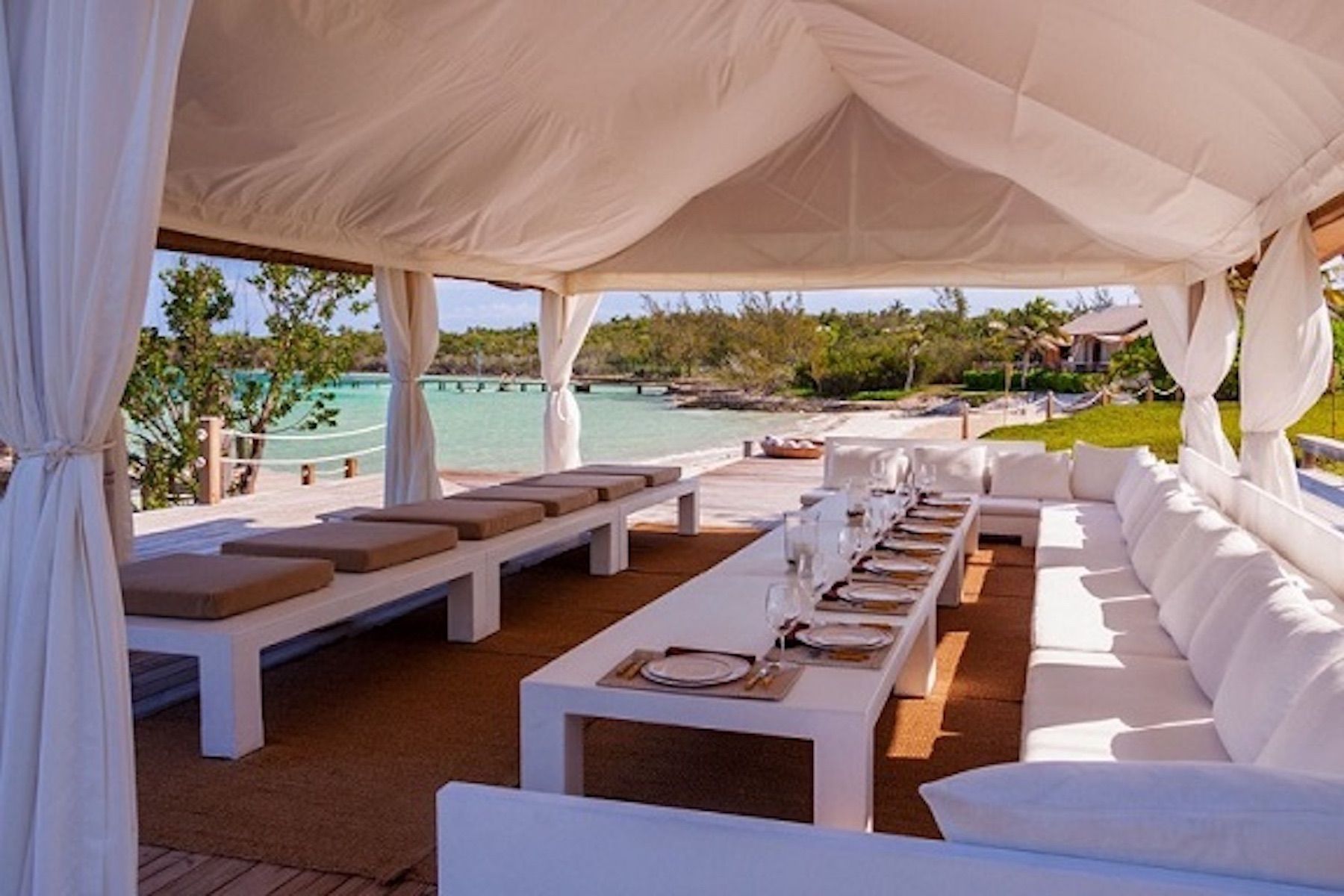 Three Bees at Harbour Island villa photo.