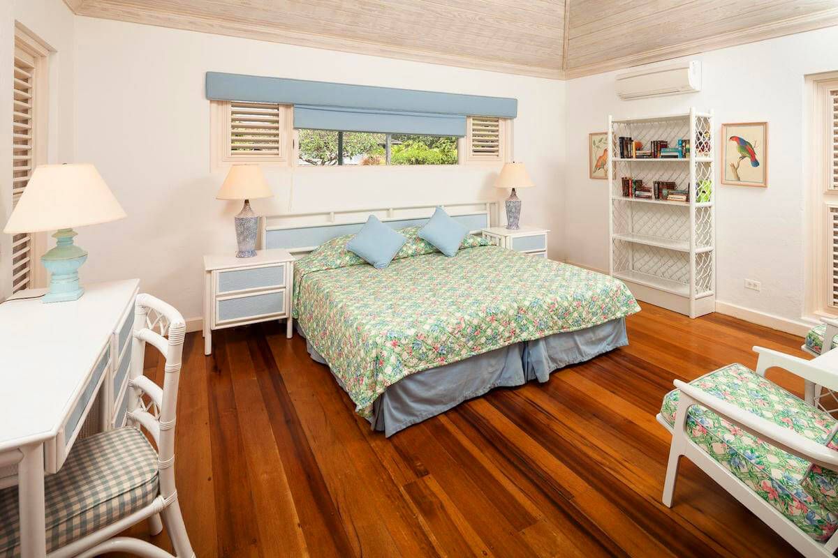 Bedroom can be made up as king or two twins