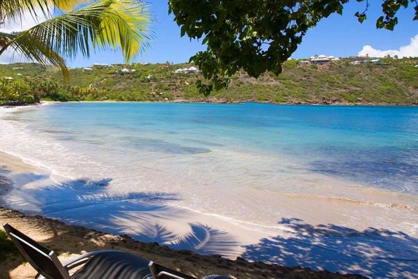 A secluded stretch of Marigot Beach is located just in front of Lo D'Amour Villa