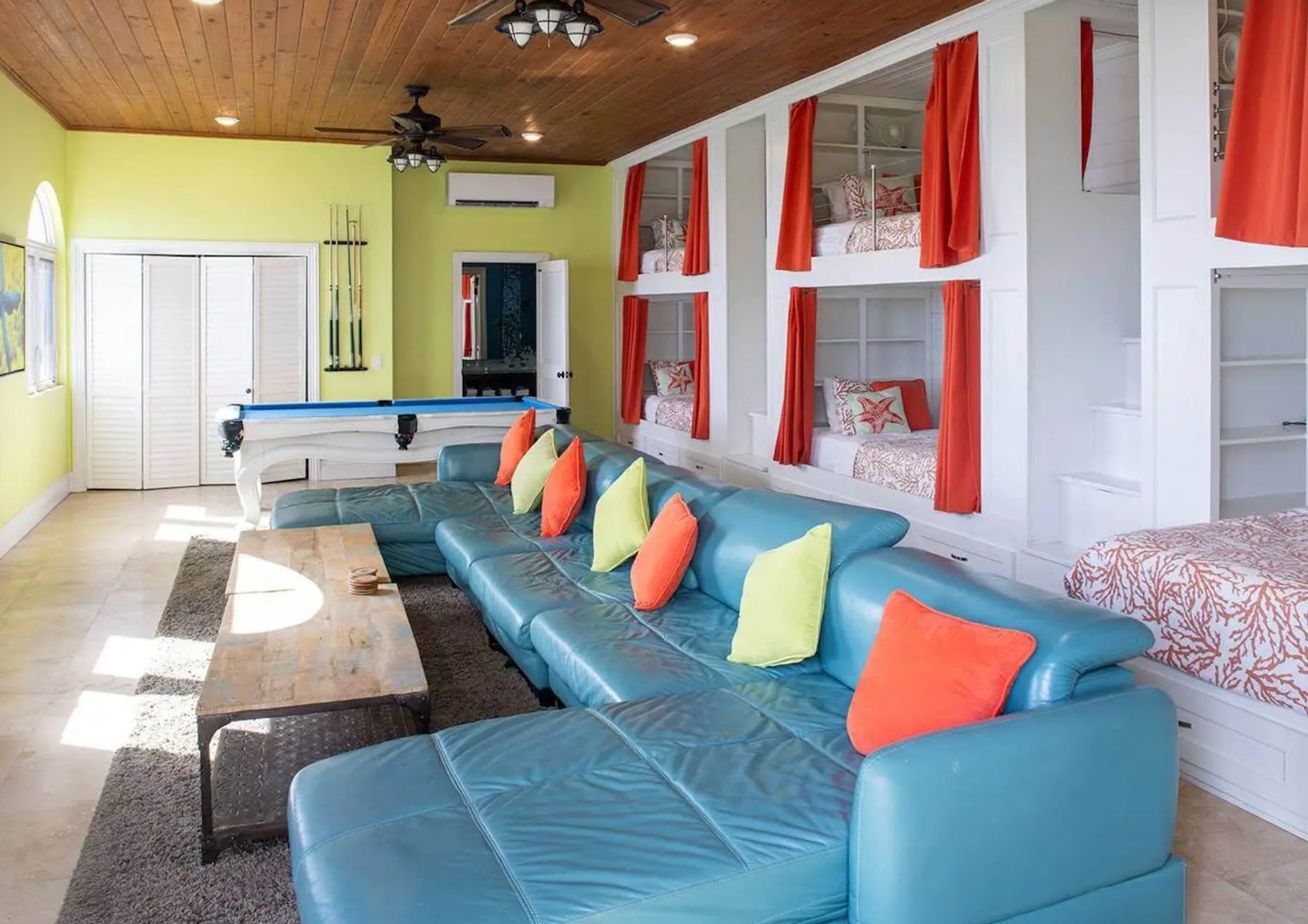 Deja View villa photo.