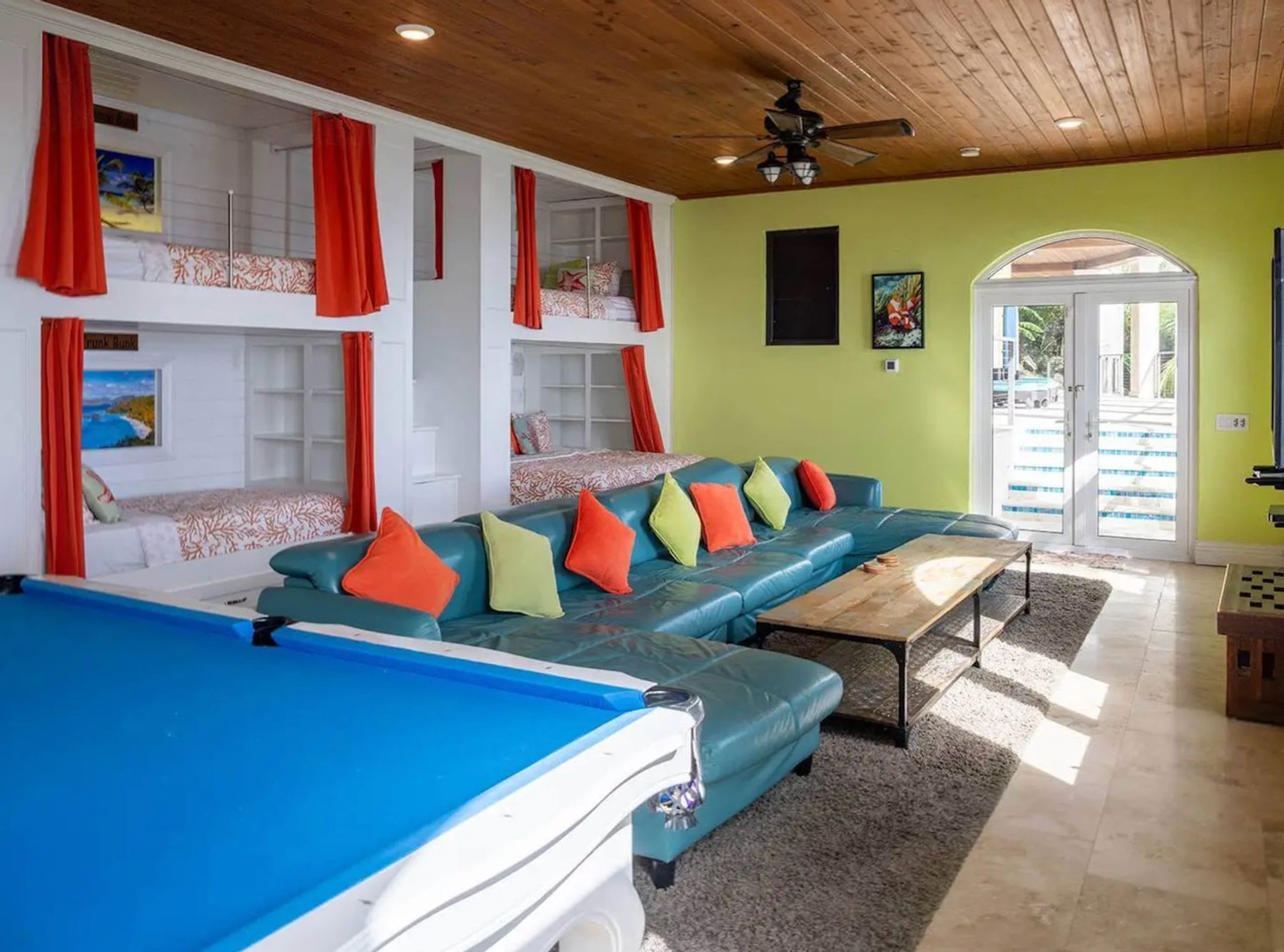 Bunk Bedroom with pool table