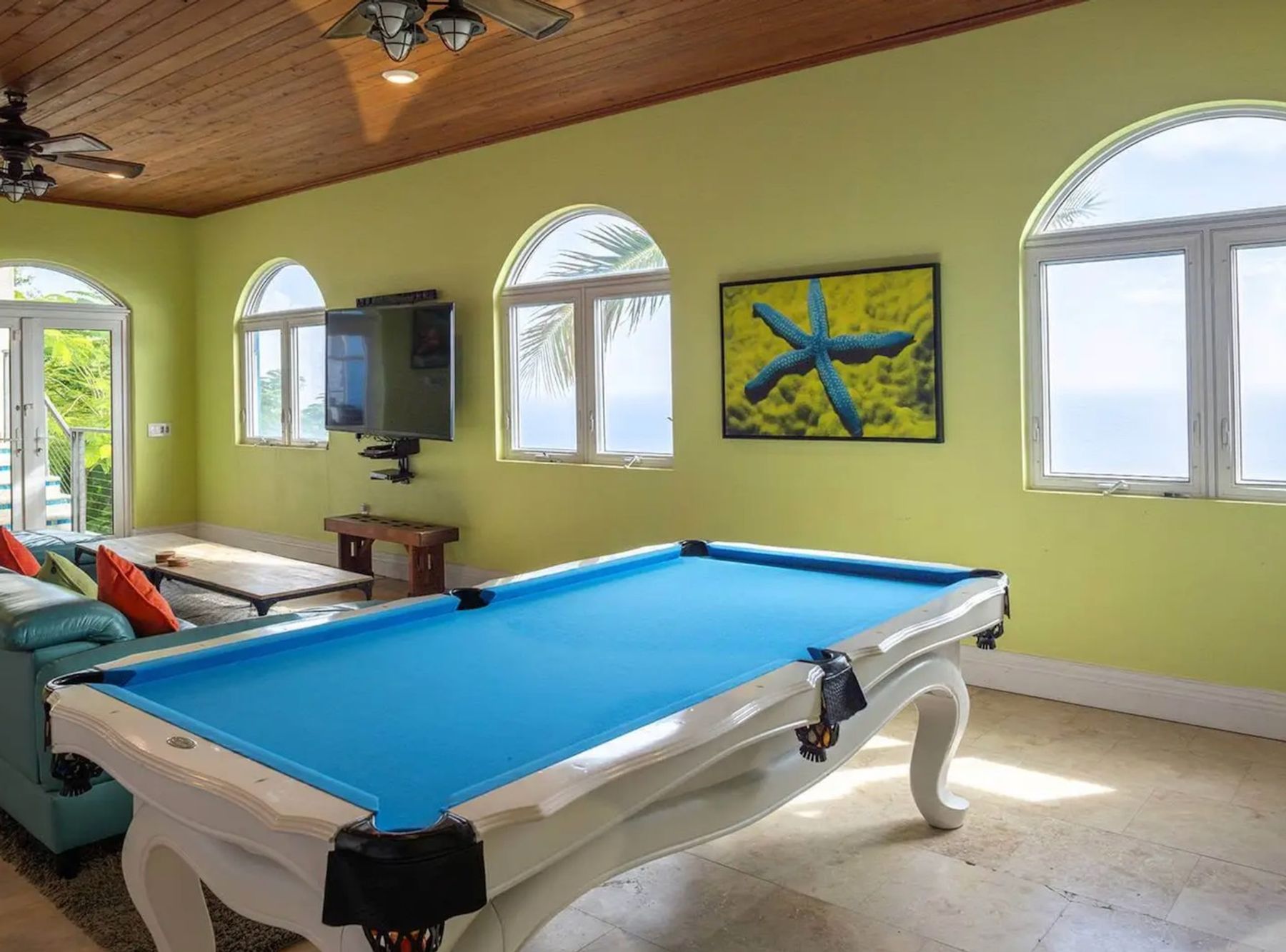 Pool table