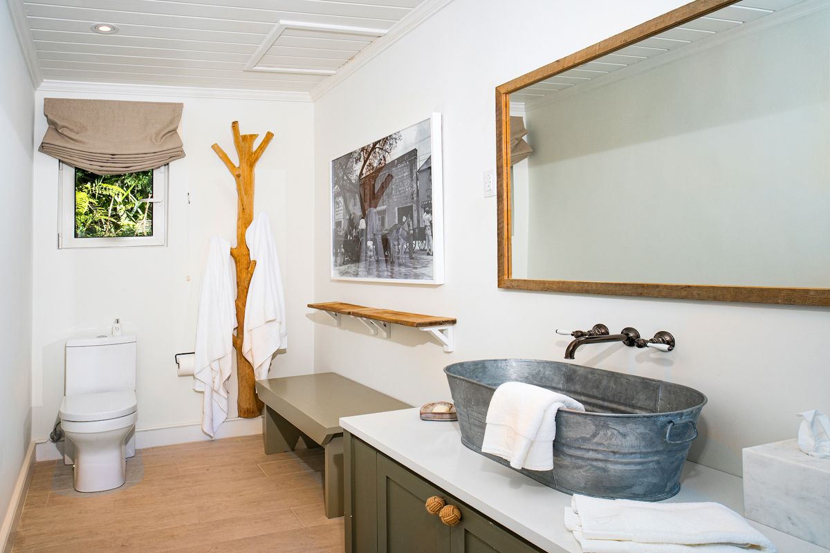 Cottage bathroom 