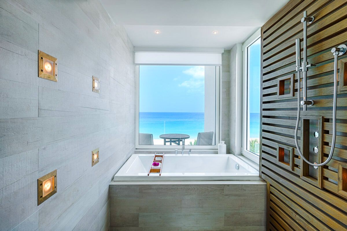 Luxurious bathroom suite