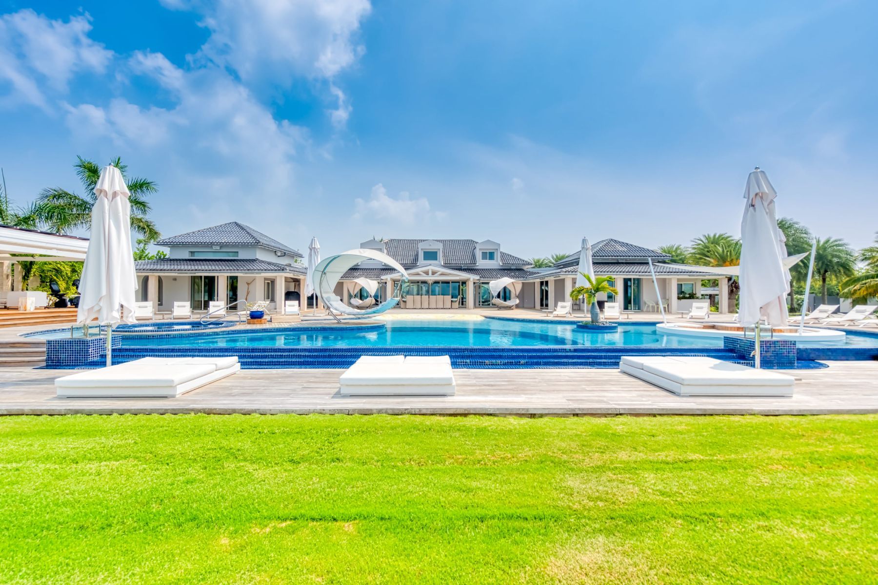 C'est La Vie Villa villa photo.