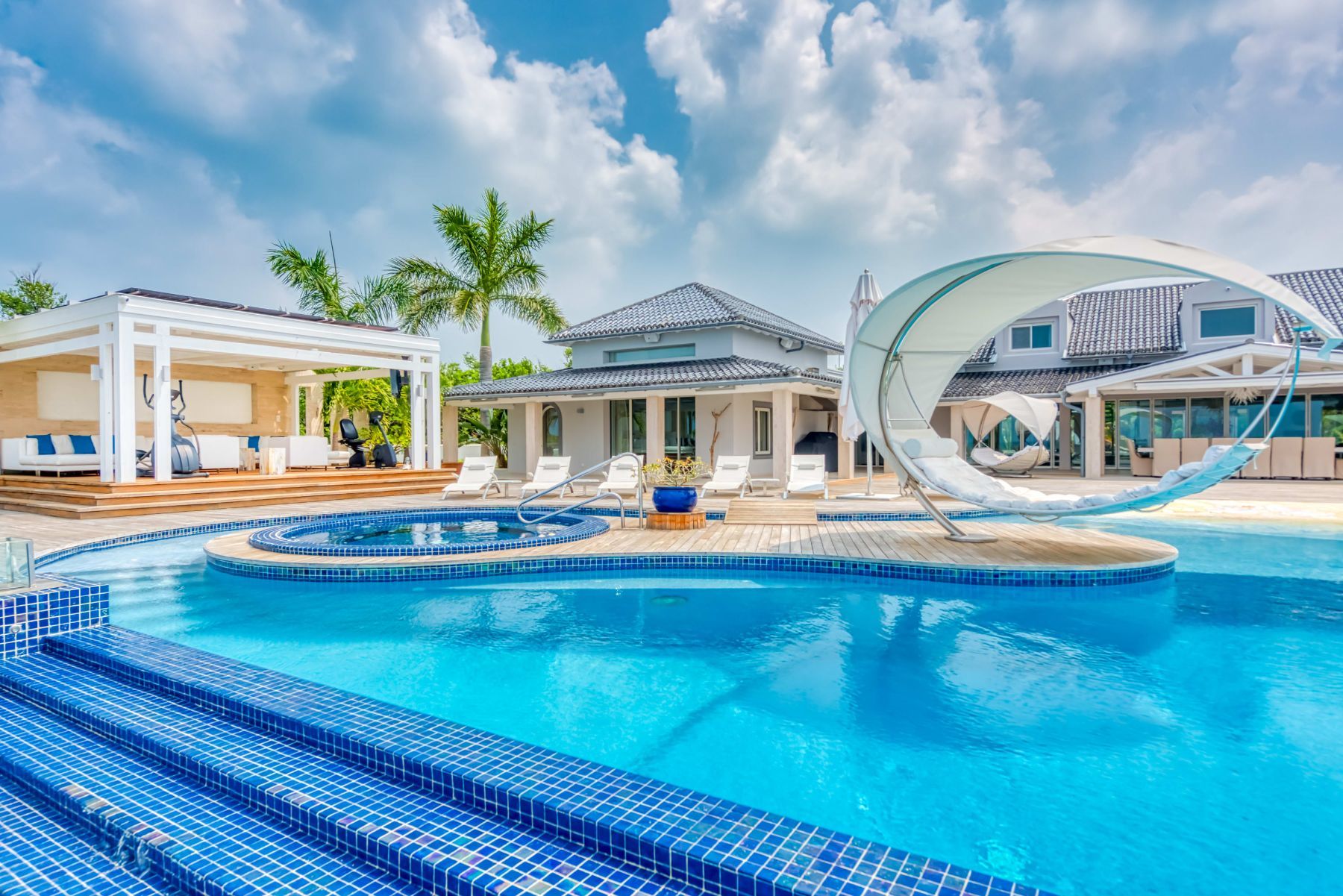 C'est La Vie Villa villa photo.